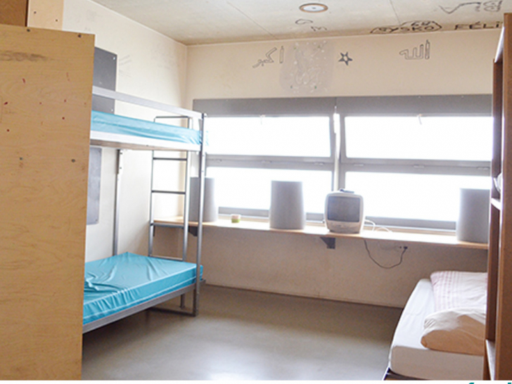 Feusi Tageshandelsschule besucht ein Gefängnis